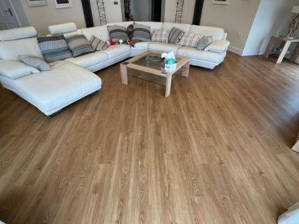 Woof flooring in the loungh