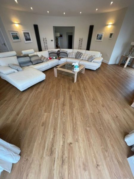 Woof flooring in the loungh